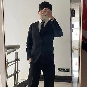 Don't hide your face and cry in front of the candlestick chart—this time, change your approach and win back 📉➡️🚀
Honestly, the current market conditions are really driven more by emotion than logic.
Many people ask me: Solana's $CHIBIPA  just cooled off, so where's the next explosive point? Actually, just look at the market sentiment these past few days—everyone is either trapped in losses or missing out during the decline. This collective “breakdown” resonance is the most fertile soil for Meme coins.
That's why I’ve set my sights on the second phase of the Launchpad project: $CWFC (crying behind the mask).
💎 Why did I choose to “buy early” this time instead of “taking over”?
Emotional resonance is productivity:
$CWFC  This meme is so strong. Every late-night trader facing the market’s sharp swings and “crying behind the mask” is the source of community consensus for this coin. Compared to those vague, grand narratives, this self-deprecating community-driven growth is incredibly rapid and terrifying.
Market price moat:
Rather than buying those “bloodied chips” reduced by institutions on the secondary market, it’s better to accumulate at low levels during the Launchpad phase. We aim to earn the first wave of platform wealth effect dividends, not to provide liquidity for others.
Platform endorsement effect:
Everyone knows the screening mechanism. Launching this kind of “viral” project in the second phase clearly continues the myth of early buying.
⏰ Key timing (this is not an April Fools’ joke—it's a real opportunity with real money):
Subscription window: April 1, 16:00 — April 4, 16:00
Official launch: April 4, 20:00
Direct battlefield:
This post does not constitute any investment advice. Cryptocurrency involves risks; invest cautiously.
#Jucom # Meme coins #CWFC # Cryptocurrency #打新策略 # Solana ecosystem