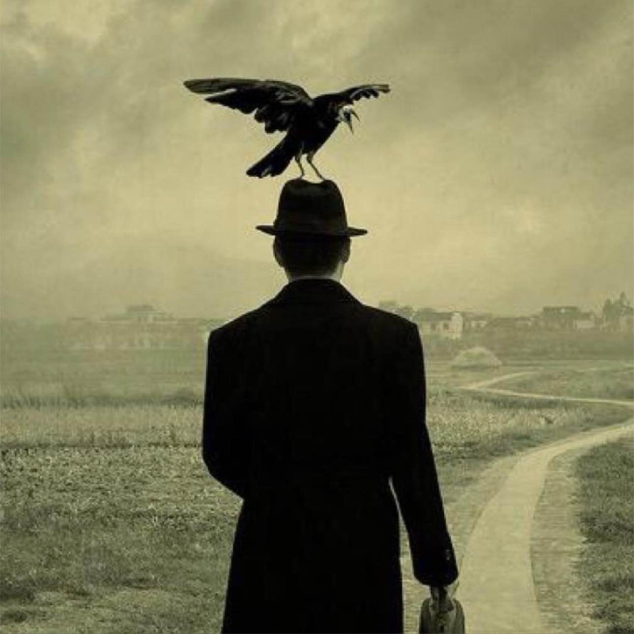 It’s currently choppy, but it’s still looking like new lows. If you already have short positions, hold on to them. As long as it hasn’t broken below 40, it’s not recommended to add new shorts or open new positions. If it breaks below 40 and you don’t have a short position, you can consider entering based on your own situation. I currently still hold a 70 short position. #ETH 