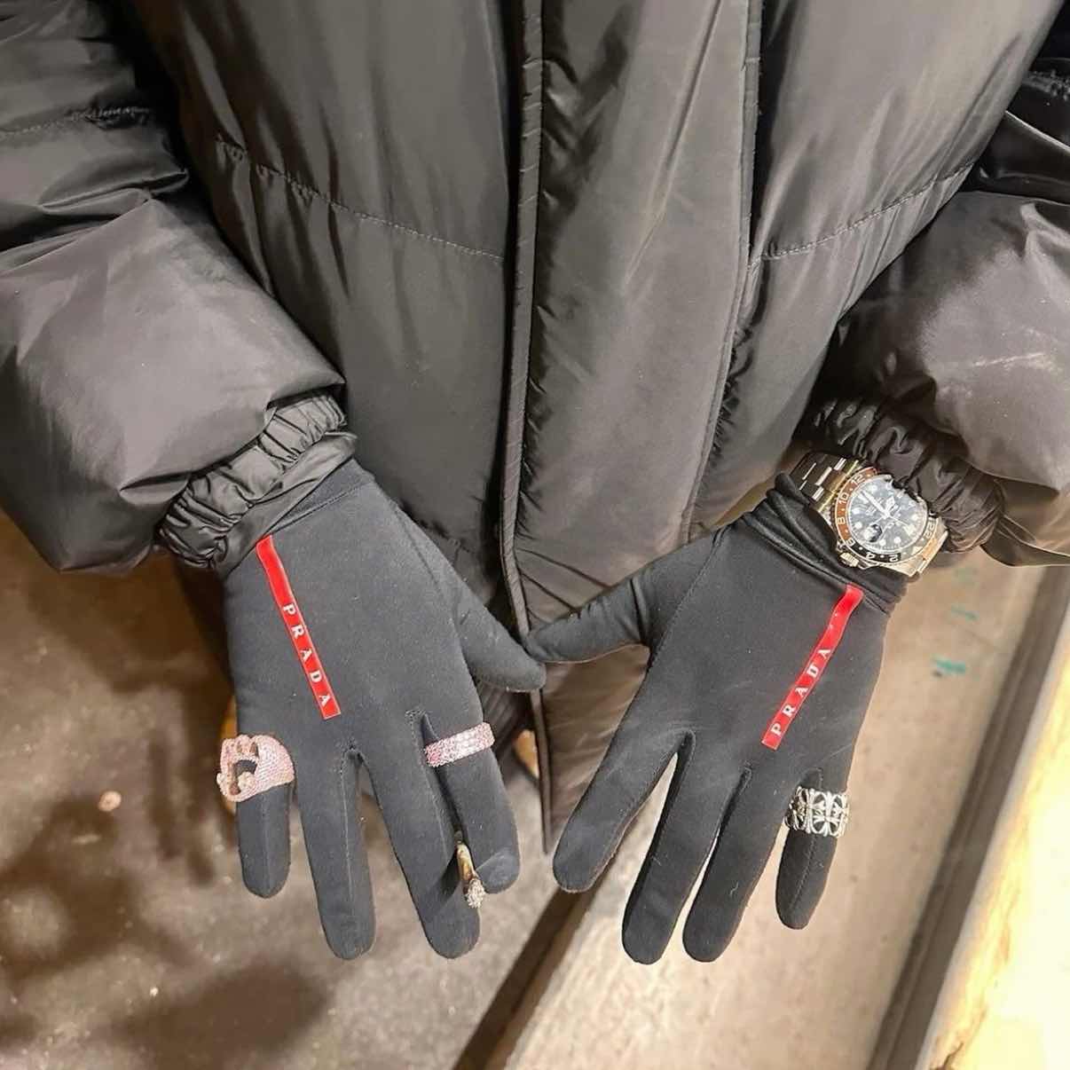 And so the chart has slightly developed, now we can speak more precisely about something. Overall, it looks bullish. I think there will still be a pullback, probably around 69,500, but given that it's dark outside, we might still touch 68,500–67,000. In any case, I believe we will head toward 75k. Ultimately, I would like to see 77–78k, then a pullback to 73–72k. After that, I think we can consider 80k. Overall, the market may not allow us to enjoy trading and will do everything quickly without dragging it out for weeks. I have attached the overall view of the chart. Other coins like Sol, ETH, and similar are comparable.