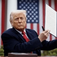 Bitcoin market, Altcoin market surged directly upward last night, hitting the 70,000 level and approaching 2100 points, perfectly in line with our expectations.
Although there was a short-term pullback after the surge, the bullish momentum remains strong, and the overall outlook is still bullish. Bitcoin will likely make a second push above 70,000, and Altcoins will continue to rise above 2100 points.
Current Focus
Bitcoin
Resistance level 71,000-71,600
Support level 66,000-66,666
Altcoin
Resistance level 2100-2120
Support level 1955-1975
SOL
Resistance level 91-92
Support level 83-84
Short-term trend: Continue to be bullish in the short term. Support levels indicate going long on Bitcoin above 70,500, Altcoin above 2100, and SOL above 90.