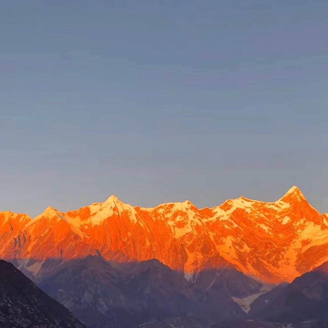 Today, short-term Ethereum is bought around 2048, add more at 2021, stop loss at 2008. When profit reaches 50%, reduce positions to protect capital. Always prioritize preserving your principal in trading. #BTC能否守住6.5万美元？ 