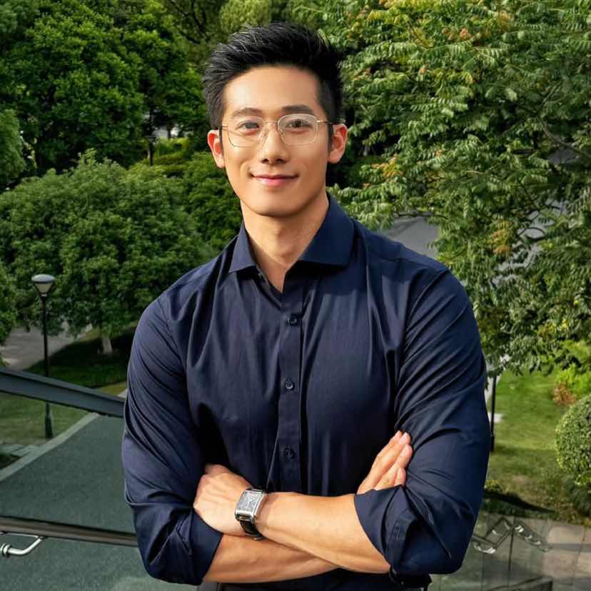 Juejin Old Cat: ETH Short-term Pressure and Consolidation, Low Buy High Sell Strategy
The market has never been smooth sailing; consolidation and shakeouts are normal. Today's ETH price action once again confirms this. In the morning, the price fell from the high of 3088 under pressure, bottomed out near 2864, then stabilized and rebounded, subsequently trading within a narrow range of 2900-3000. As of the current quote, it is 2934, down 2% for the day. Overall, the bulls and bears are in a brief balance, and the market continues the recent consolidation pattern.
From a news perspective, recent market sentiment has been mainly influenced by US stock volatility and cryptocurrency regulation developments. On one hand, the correction in the US tech sector has triggered risk asset correlations; on the other hand, SEC regulatory actions against some crypto platforms are still ongoing, causing market funds to remain cautious and further limiting ETH's upward potential. However, the ongoing progress of Layer2 projects in the Ethereum ecosystem and long-term institutional investments also provide potential support for the price.
From a technical standpoint, on the 1-hour chart, the price is moving between the middle and lower bands of the Bollinger Bands, with the middle band forming clear resistance. The Bollinger Bands are narrowing, indicating that short-term consolidation is unlikely to change. The KDJ indicator is currently in the low region, with the J line showing signs of turning upward, suggesting a short-term rebound demand; the MACD continues to show a death cross, with the green bars shrinking but still below zero, indicating that the bearish momentum has not fully exhausted.
Strategy-wise, we continue to adopt a low-buy high-sell approach to handle the consolidation. Resistance levels are focused on the 2980-3000 range; touching this area can be used to open short positions with targets at 2930-2900. Support levels are at 2900-2880; after stabilization, long positions can be entered with targets at 2950-2980. Operations should strictly control position sizes and set stop-losses to avoid chasing rallies or panic selling.
Disclaimer
This article is only a personal trading idea shared by Juejin Old Cat and does not constitute any investment advice. Cryptocurrency markets are highly volatile, and trading involves significant risks. Investors should participate rationally according to their risk tolerance, and profits and losses are their own responsibility.