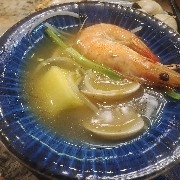 Regarding some views on the current levels, December 26.
#美联储回购协议计划  Good morning everyone. During the Christmas holiday, US stocks paused trading, and yesterday's market fluctuations were limited. Bitcoin tested above 88500 and then experienced a clear rapid pullback. Currently, both BTC and ETH are in a downward pressure phase. The market rhythm over the past week is quite clear to everyone—whether in trend recognition or strategy execution, overall performance has been quite stable. Friends who want to quickly keep up with the pace and effectively accumulate positions can now follow along. Sometimes, a timely judgment can help you quickly turn the situation around.
From the four-hour chart of Bitcoin, after a large bullish candle quickly broke through the middle line, two consecutive bullish candles appeared, but then a quick pullback followed to repair. The current market remains in a consolidation state of bulls and bears pulling each other. Although there is some short-term rebound and correction, the overall price still fluctuates within the triangle range. If there is no significant support later, the downward trend may continue. Looking at the hourly chart, after a large bullish candle became overbought, it was mostly engulfed by consecutive medium-sized bearish candles, with the price approaching the middle line. Although there is no effective downward break of the middle line support yet, judging from the shape of the KDJ three-line and the MACD momentum histogram shifting from positive to negative, a breakout seems only a matter of time. Maintain a bearish outlook recently; participating in short positions during rebounds is more appropriate.
Operational reference: For Bitcoin, consider short positions around 88000, watch near 86000; for Ethereum, short above 2950, focus on support around 2850.
$BTC $ETH $SOL