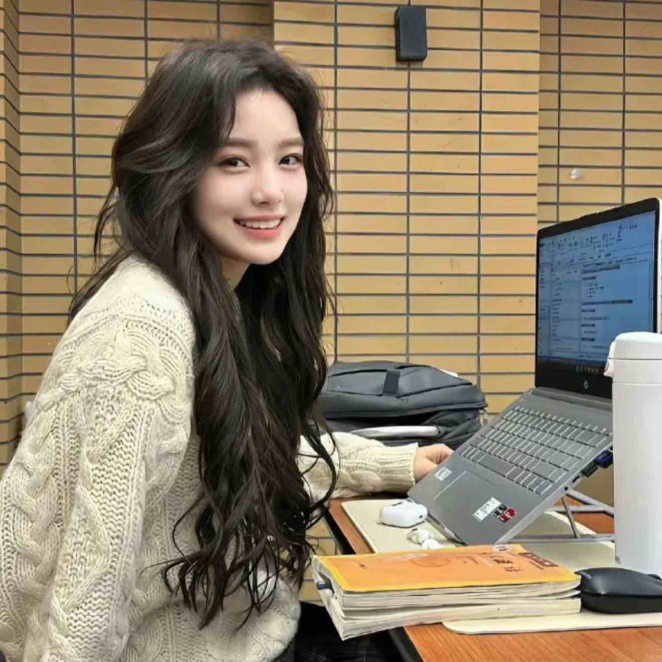 That’s right!! Still $ETH  Sister Min, taking the fans again, setting up a strong ambush 🔥
More than 2 months until the 2026 World Cup— the football fan coin sector is about to explode. Retail investors can consider buying spot hard. You’ll come back to thank Sister Min 😜
Whether Sister Min’s imitation is accurate or not—fans who follow the insider info of $RAVE  can all put it into practice. It must be the strength of inside info!!!
For a big track like this, the sports sector is basically all about hype: in the early stage, it’s rotation pumping. And when the real World Cup actually opens and lands—that’s when the real dog producers cash out and distribute goods
So right now is the best time for us retail investors to set an ambush with imitation coins. Recently, Sister Min’s focus will continue to stay on imitation coins. Any imitation coins you’re bullish on will bring fans to ambush first. Expected profit, at least, can reach 20%-50%
Deal. Sister Min goes first—first come, first ambush 👊👊#Gate3月透明度报告 #美军封锁霍尔木兹海峡 