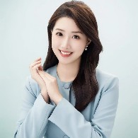 1.7 Thought Analysis:
The daily K-line arc bottom pattern has initially appeared, and the five consecutive days of bullish momentum have indeed boosted the bulls' morale. But don’t forget—how the previous rally was driven and how it was crushed by a series of bearish candles at midnight. The bulls and bears are engaging in repeated battles, which is a typical shakeout pattern with no mercy.
In the morning, the rebound reached around 93,500, a zone that has been tested multiple times and is a strong resistance band. Several attempts to break through have failed, indicating heavy selling pressure above. The technical indicators are also not optimistic: MA7 and MA30 form a death cross downward, and the short-term trend remains under pressure; during the rebound, trading volume has continued to dwindle, with prices rising but volume not following suit, showing a clear divergence between price and volume; currently, the market is in a high zone, with floating profits accumulating, and any slight movement could trigger profit-taking and a sharp decline.
The current rebound seems more like creating a better entry point for bears rather than signaling the start of a new major upward wave. Before new funds enter the market, it’s more important to stay cautious rather than blindly follow the trend in emotional trading.
Bitcoin: around 93,000-93,600, with a downside target of 92,000-91,000.
Altcoin: around 3,270-3,310, with a downside target of 3,200-3,100. #Gate2025年度报告 #比特币六连涨 #Meme币板块回暖 