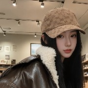 · Latest Price Range: approximately $2,900 - $3,000. Between January 20-22, ETH broke below the key psychological level of $3,000.
· Recent Trend: Over the past week (up to January 22), it has declined by about 12%, showing weak short-term performance.
· Key Levels ( Technical Analysis Reference ):
  · Recent Resistance: $3,057 - $3,165
  · Recent Support: $2,854 - $2,920
  · Next Strong Support: $2,716 - $2,750
📈 Market Drivers Analysis
Despite the price weakness, the market shows both positive and negative signals, creating a complex current situation.
Positive Signals and Support Factors
· Institutional and Large Holder Accumulation: On-chain data shows that some large holders ("whales") have increased their ETH holdings at low prices through OTC trades, such as addresses purchasing over 20,000 ETH.
· Strong Staking Demand: The validator activation queue on Ethereum far exceeds the exit queue, with total staked amount reaching a new high (about 36 million ETH), indicating a strong willingness to lock in supply long-term.
· Solid Fundamentals:
  · Total Value Locked (TVL) in the ecosystem surpasses $300 billion, reinforcing its role as a stable financial settlement layer.
  · Maintains an absolute lead in stablecoins (market share about 58%) and Real-World Asset (RWA) tokenization.
· Long-term Optimism: While institutions like Standard Chartered have lowered short-term targets (to end of 2026 to $7,500), they remain optimistic about reaching $40,000 by 2030.
Main Pressures and Risks
· Technical Breakdown and Fatigue: Price fell below $3,000 and lost key moving averages, indicating a weakening technical structure. Momentum indicators like RSI show insufficient buying strength.
· Macro and Capital Outflows: Market risk aversion has increased, with traditional funds flowing into assets like gold. Meanwhile, spot ETF funds saw significant net outflows (about $230 million in a single day on January 20), adding selling pressure.
· Value Capture and Data Authenticity Concerns:
  · Despite record-high trading volumes, some analysis suspects that part of this is driven by low-cost "dust attacks," not genuine demand.
  · The Ethereum mainnet supporting Layer 2 ecosystems sacrifices a large portion of fee income, raising questions about ETH’s value capture capability.
· "Valuation Inversion" Phenomenon: Ethereum accounts for about 59% of the crypto market’s TVL, but its market cap only makes up 14% of the total market cap, indicating a severe imbalance.
💎 Summary and Core Observations
In summary, Ethereum currently exhibits a divergence of "fundamentals upward, price under pressure." Its ecosystem remains strong as a top-tier public chain, but in the short term, it faces multiple tests from macro sentiment, capital flows, and technical breakdowns.
Strategy considerations for different investors:
· Long-term Holders: Focus more on robust staking data and solid ecosystem fundamentals. If they believe in its long-term value, the current price zone could be viewed as a potential area for phased accumulation.
· Short-term Traders: Need to closely monitor the key support zone of $2,850 - $2,920. If this support is effectively broken, further downside may open up. Conversely, if ETH can regain and stay above $3,000, it could alleviate short-term downward pressure.