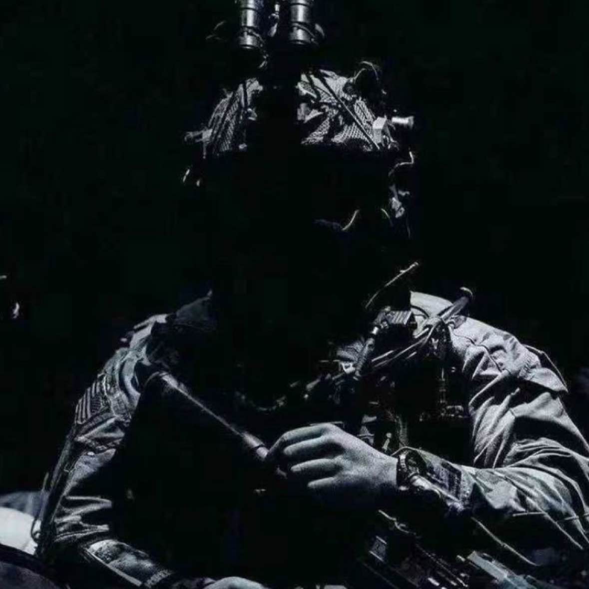 There are roughly two types of returns:
One is curve-based returns, relying on sentiment and volatility. When memes are hot, it's easy to make money, but once the hype cools down and you don't take profits in time, you often "earn it by luck and lose it all with skill, including principal and interest."
The other is trend-based returns. For example, BTC and ETH grow slowly but can withstand cycles, preventing extreme market conditions from impoverishing you.
The excitement is short-term; surviving is long-term.