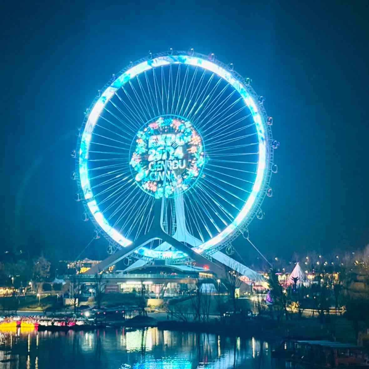 $BTC  According to Glassnode data, Bitcoin has historically experienced at least 8 consecutive gains on 15 occasions. In the following 30 days, 9 of these continued to rise while 6 declined, with a median 30-day gain of approximately 19%. The report also cautions the need to remain vigilant.
In March 2022, Bitcoin also experienced 8 consecutive gains, but subsequently retraced approximately 30% over the following 30 days.