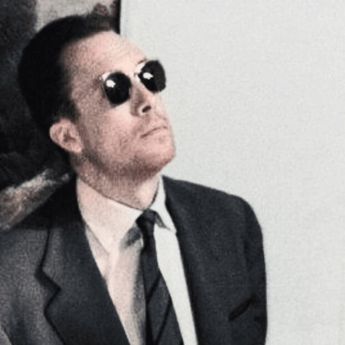 "Every crash is a lesson, every missed opportunity is a cultivation."
— The market is the best teacher; it teaches you not only technical skills but also human nature: greed, fear, patience, and faith.
Looking back at yesterday's market, Bitcoin intraday surged to test the key resistance level at 90,368 points, then the selling volume nearly exhausted itself, triggering a technical pullback, with a low dip to around 86,750 points; Ethereum, following Bitcoin, also surged intraday to around 3,056 points, reaching a phased resistance point, then as market selling pressure emerged, it pulled back, with a low dip to around 2,908 points.
From the current market situation, the four-hour chart shows a three consecutive bearish candles trend, with the market starting to decline after touching the midline. We can initially use the lower band as support to position long positions. Currently, the market is still in a volatile downtrend, so subsequent strategies should mainly focus on shorting rebounds. On the one-hour chart, after a price pullback, there was no sustained strong rebound momentum. The key support zone has not yet been effectively tested and confirmed, so there is still room for further decline and the need to verify the support levels' validity. In terms of operations, first position for shorting after a rebound, then after testing the lower support, consider long positions.
Short around 87,500-88,000 for Bitcoin, targeting 86,000; Ethereum short around 2,950-2,980, targeting 2,850.