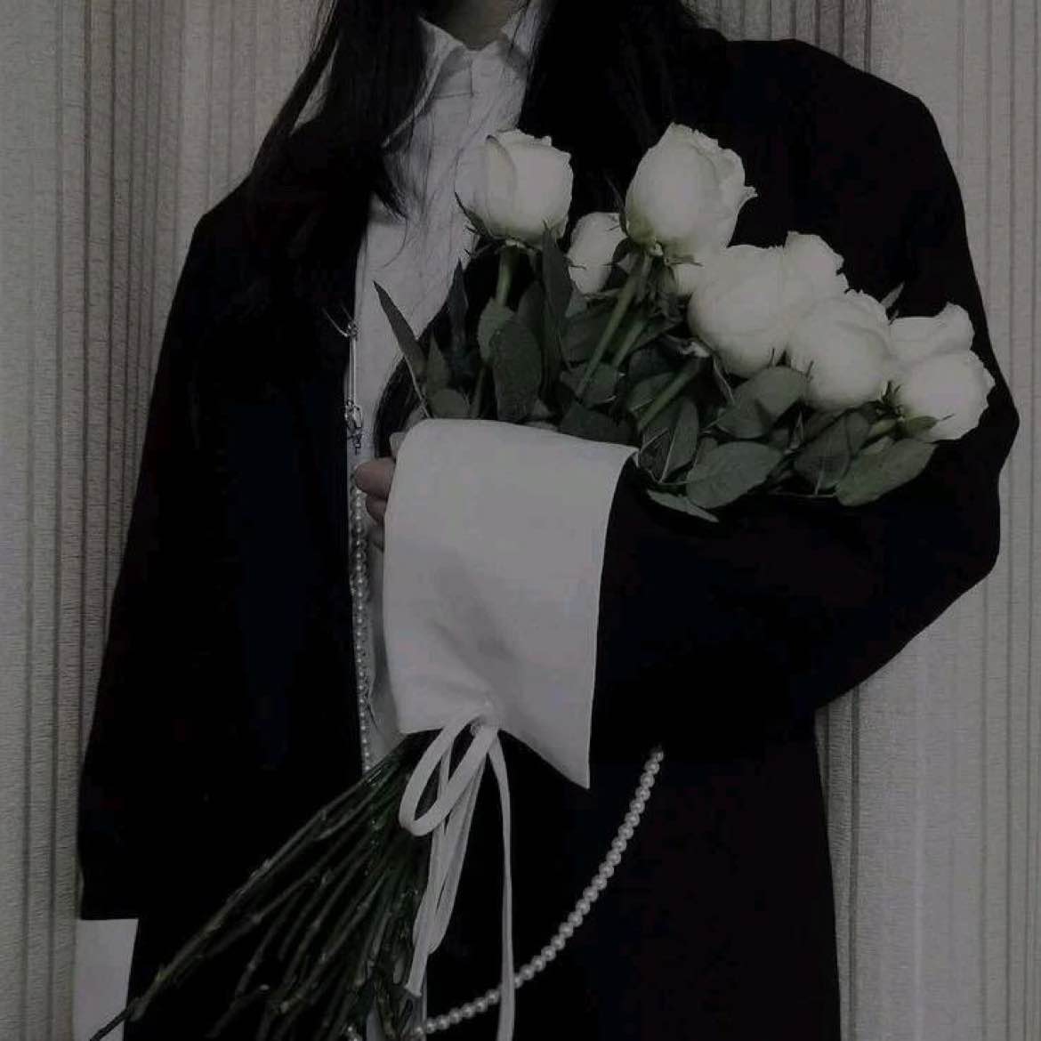 Tonight at 8:30 PM, focus on March CPI data:
Market expectations for the annual rate rise from 2.4% to 3.3%, indicating significant inflation pressure.
Oil prices retreating, tariffs rising, with bullish and bearish factors offsetting each other.
• CPI exceeds expectations → No rate cuts expected, possibly even further rate hikes, BTC likely to drop sharply
• CPI aligns with 3.3% → Initially volatile, then weakens, still generally bearish
• CPI below expectations → Rate cut expectations increase, BTC strengthens
Key points:
If Middle East tensions ease, April inflation may turn downward, and this wave of bearishness is likely the last dip.
Core strategy:
Do not bet on CPI data, focus on geopolitical developments.
Primarily short on rallies, strictly control position sizes.
Entry zones:
• BTC: 720–726 short
Target: 705–690
• ETH: 2200–2215 short
Target: 2160–2100