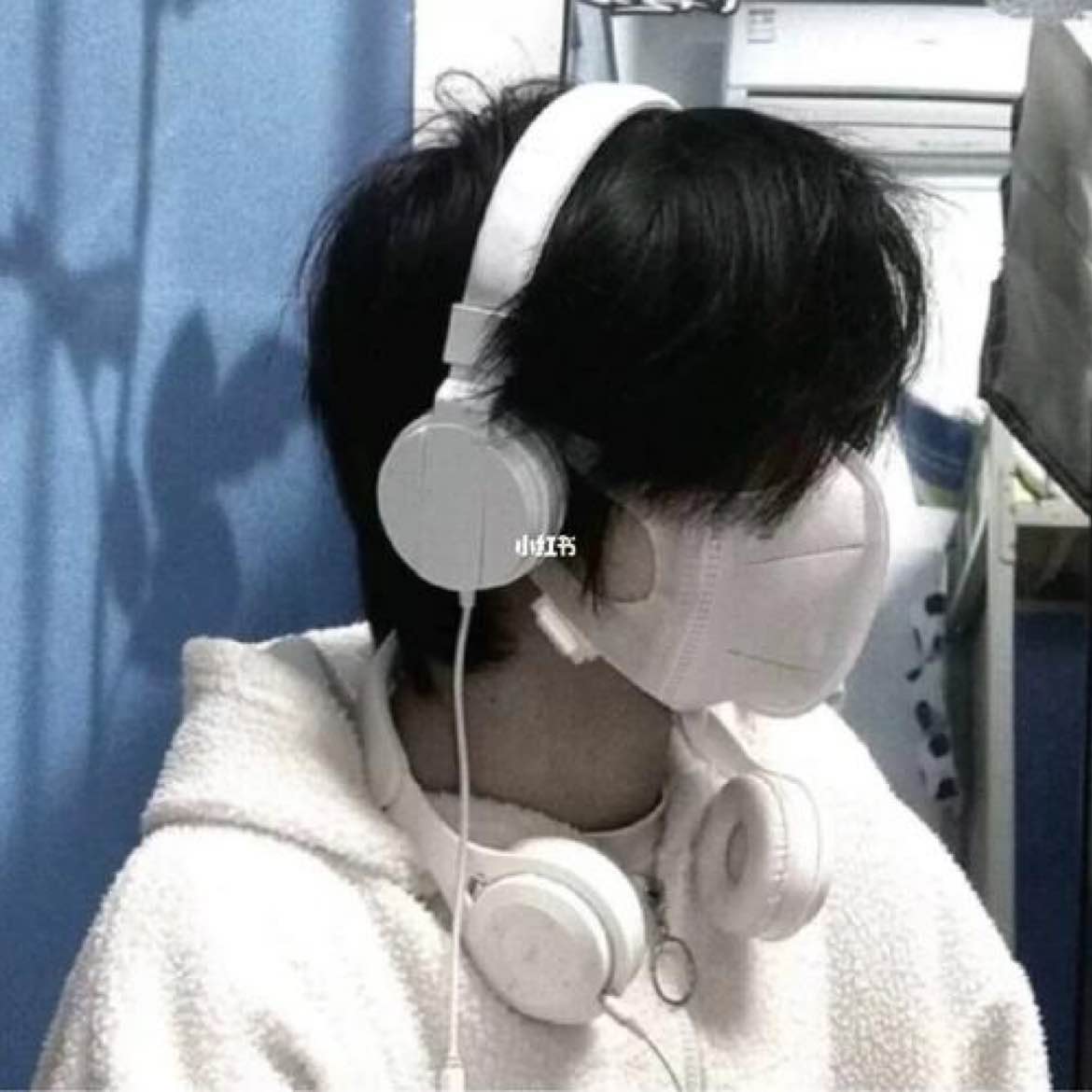 #晒出我的持仓收益  $ETH  Bitcoin is in a period of consolidation and grinding at the bottom following a pullback from highs, with 70,000 serving as the key dividing line between bulls and bears. In the short term, focus on technical levels; in the medium term, watch Federal Reserve rate cuts and institutional capital flows.