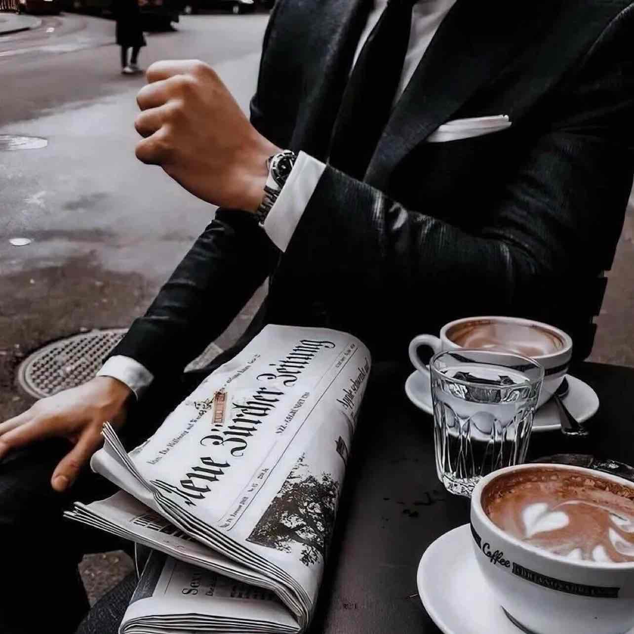 1. BTC (Bitcoin)
• K-line pattern and trend: The daily chart shows a peak at 76,000 followed by a decline. Currently in a consolidation phase within a downtrend. Recently, after forming a long lower shadow, there was a slight rebound, but it did not break through the upper shadow of the candlestick, indicating a weak correction.
• Chanlun structure: Currently extending downward at the daily level. Internally, a mid-term low central zone is being constructed. If volume does not pick up to break back above 69,700, there is a risk of moving into an "departure segment" and testing lower levels again.
• Main force intention: Signs of support and accumulation around 62,400 (long lower shadow), but due to heavy trapped positions above, they are using time to exchange for space, consuming selling pressure through oscillation.
• Key levels:
• Support levels: 65,985, 64,000, 62,400
• Resistance levels: 67,283, 68,500, 69,711
• Breakout/breakdown targets: Break above 67,300 to target around 69,700; break below 65,900 to retest 64,000.
• Market direction and trend-following: Overall bearish, short-term oscillation. Trend-following strategy: Short on rebounds when resistance levels are blocked.
2. ETH (Ethereum)
• K-line pattern and trend: Weaker than BTC, with limited rebound strength. Price is constrained by the lower boundary of the previous central zone. After consecutive bearish candles on the daily chart, a doji appears, indicating a battle between bulls and bears around the 2000 level.
• Chanlun structure: Has broken below the previous upward trendline and is now within a downward channel. Internally, a daily downward segment is forming, with no clear bottom reversal signal yet.
• Main force intention: Using the psychological level of 2000 for a shakeout, inducing retail traders to fight over this level, while the actual focus continues to shift downward.
• Key levels:
• Support levels: 1985, 1920, 1800
• Resistance levels: 2050, 2113, 2200
• Breakout/breakdown targets: Break above 2050 to target 2110; break below 1980 to accelerate toward 1920.
• Market direction and trend-following: Downtrend. Trend-following strategy: Focus on short positions.
3. SOL (Solana)
• K-line pattern and trend: The daily chart shows a clear arc top reversal. There is some buying support around 82, but the rebound candles have very small bodies, volume is shrinking, and upward momentum is extremely weak.
• Chanlun structure: Part of a large head-and-shoulders top pattern, currently in the right shoulder decline phase, searching for a bottom in the daily chart. The central zone has shifted below 87.
• Main force intention: Bearish decline to shake out traders, continuously eroding confidence. The main force is not actively pushing up here; more often, retail traders are passively accepting the decline.
• Key levels:
• Support levels: 81, 78, 75
• Resistance levels: 84, 87, 90
• Breakout/breakdown targets: Break above 84 to target 87; break below 81 to look toward the previous low of 75.
• Market direction and trend-following: Bearish dominance. Trend-following strategy: Establish short positions around the 84-85 range.