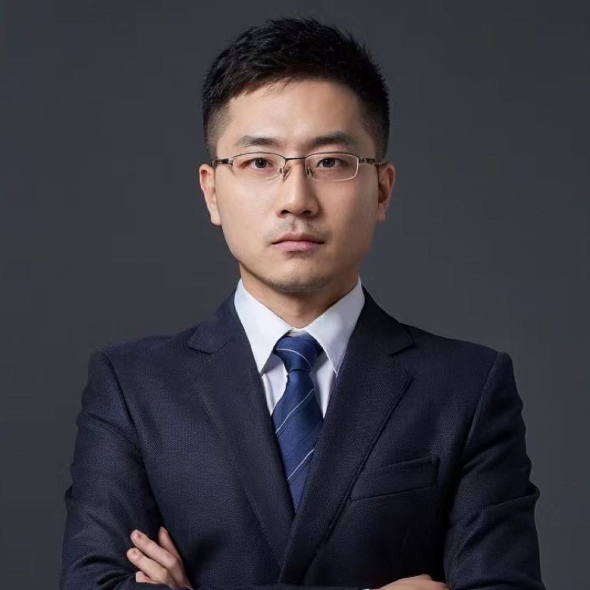 CoinWave Riding the Tides: 3.13 Bitcoin (BTC), Ethereum (ETH) Latest Market Analysis Reference Today, Information Interpretation
CoinWave Riding the Tides: 3.13 Bitcoin (BTC) Market Analysis Reference:
Bitcoin continues its rebound trend with overall intraday price movements showing a pattern of volatile upward movement. From the daily chart perspective, Bitcoin's daily K-line has closed positive consecutively, with MA5, MA10, and MA30 at the daily level forming a bullish alignment providing support. The current coin price fluctuates near 72,300 hugging the Bollinger Band upper rail, the middle band turning upward, and the medium-term trend shifting from weak to strong; the KDJ three-lines are diverging upward, the MACD indicator DIF and DEA are approaching the zero axis with the histogram gradually expanding, confirming bullish signals at the daily level. However, RSI is approaching the 70 overbought threshold, with a possibility of short-term pullback for consolidation in the near term. Support levels to watch include the Bollinger middle band around 68,200. If the upper band resistance at 72,850 is broken, there is potential to open further upside space, with overall trend remaining predominantly bullish.
Observing from shorter-period hourly charts, at the 4-hour level, price has stabilized from lows and continued rising, currently breaking through the Bollinger Band upper rail with the channel opening upward, short-term bullish trend is clear; the KDJ three-lines are running at high levels with J value reaching 107.79, in the overbought zone, the MACD indicator DIF crossing above DEA with positive histogram, momentum gradually releasing, confirming sufficient bullish momentum at the 4-hour level. However, RSI1 has reached 81.72, entering deep overbought territory, with possibility of surging higher then pulling back, testing support in the near term. Support levels to watch include the 4-hour Bollinger middle band around 70,415 and 1-hour middle band around 71,000. If support holds and overbought pressure is digested, there is still momentum to challenge new highs subsequently, with overall short-term bias bullish but need to be vigilant of pullback risks.
CoinWave Riding the Tides: 3.13 Bitcoin Short-term Reference:
Short positions: 73,000-74,000 range short, stop loss 500 points, target 72,500-71,500
Long positions: 70,500-71,500 range long, stop loss 500 points, target 72,000-73,000
CoinWave Riding the Tides: 3.13 Ethereum Short-term Reference:
Short positions: 2,150-2,000 range short, stop loss 30 points, target 2,100-2,080
Long positions: 2,050-2,080 range long, stop loss 30 points, target 2,100-2,150
This article content is originally shared by [CoinWave Riding the Tides], representing only personal views. The article is sent with delays, for reference only, do not blindly operate! Hope everyone on the investment journey, no matter how the market changes, can adhere to their own principles, maintain rationality and composure. Deeply understand the characteristics, risks and return mechanisms of investment products, don't let short-term market fluctuations affect your emotions. Wishing all followers can have keen insight on their investment journey, seize opportunities, make each decision just right, ride the waves in the ocean of investment, and reap wealth and growth!!!#加密市场上涨 #比特币站上七万美元 #$BTC $ETH 